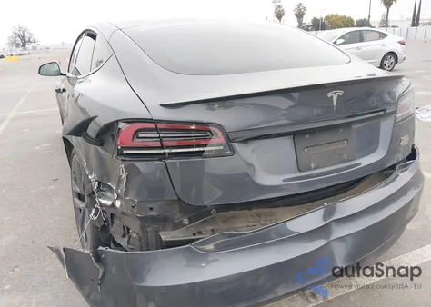 2022 Tesla Model S Plaid Tri Motor All-Wheel Drive z USA, uszkodzony, nr VIN 5YJSA1E69NF472313